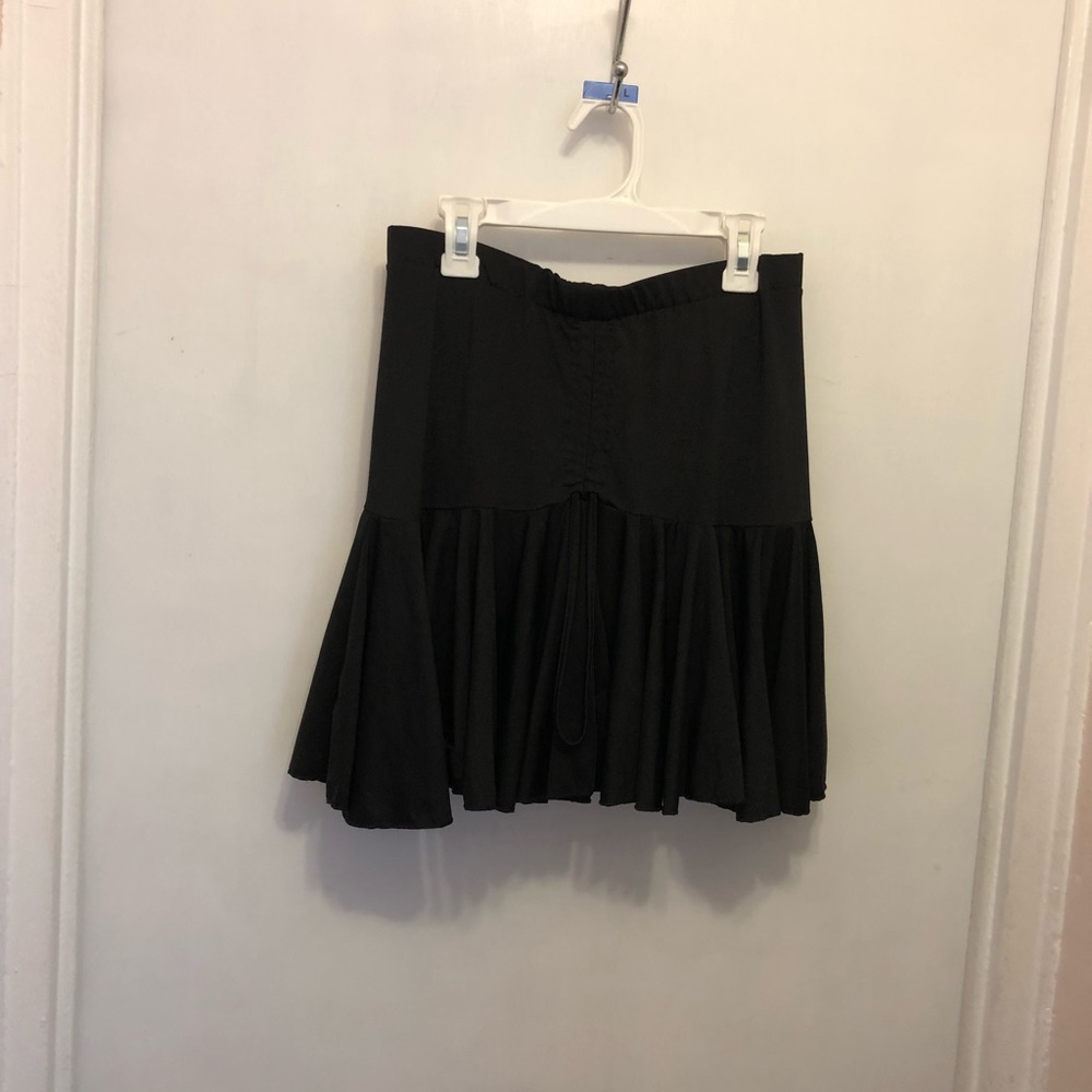 Enuodance black pull-on skirt for Latin dancing.,size L